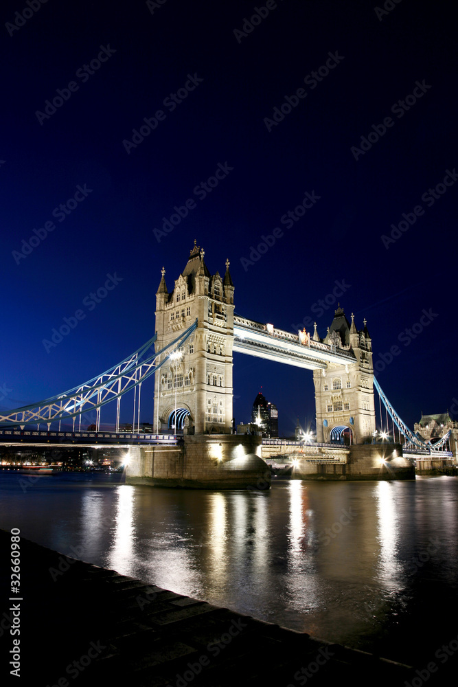 Obraz premium Tower Bridge at Dusk