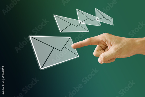 Finger choose the mail icon