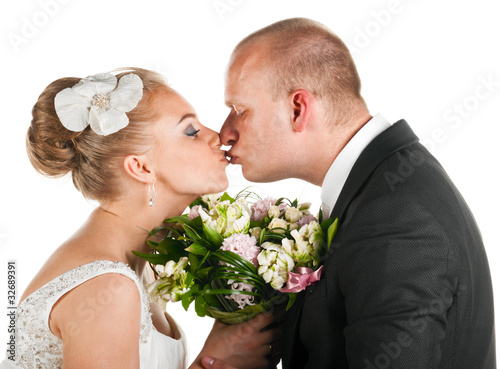 wedding couple kissing