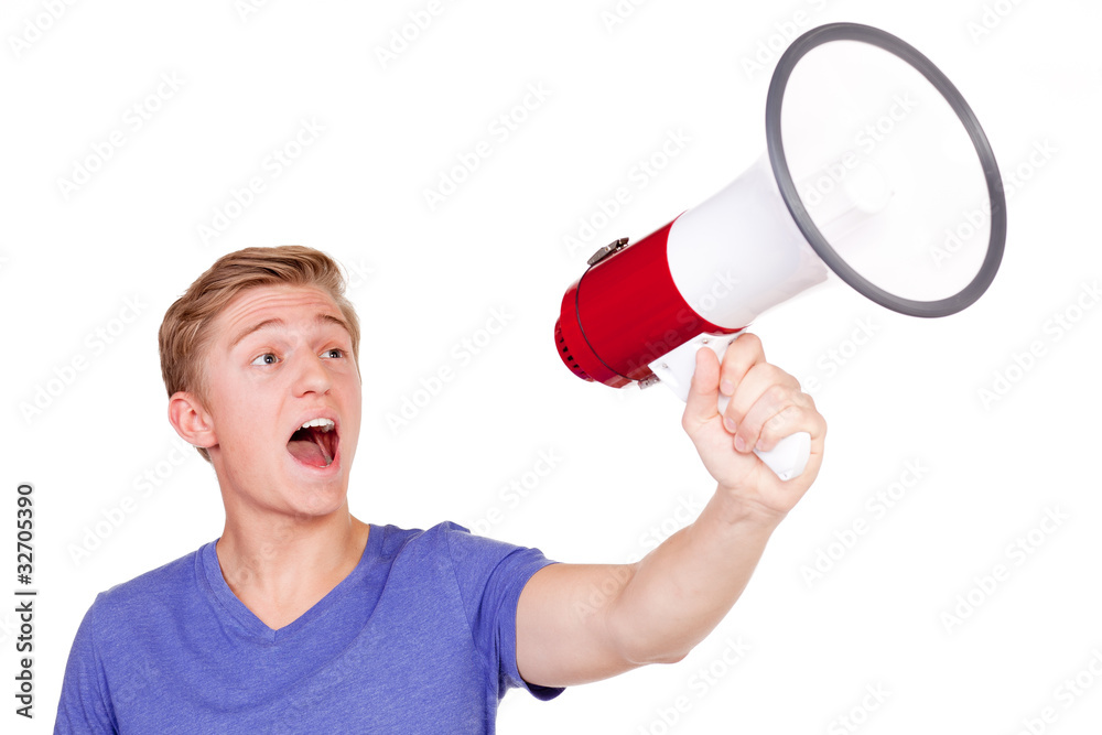 Naklejka premium junger mann spricht durch ein megafon