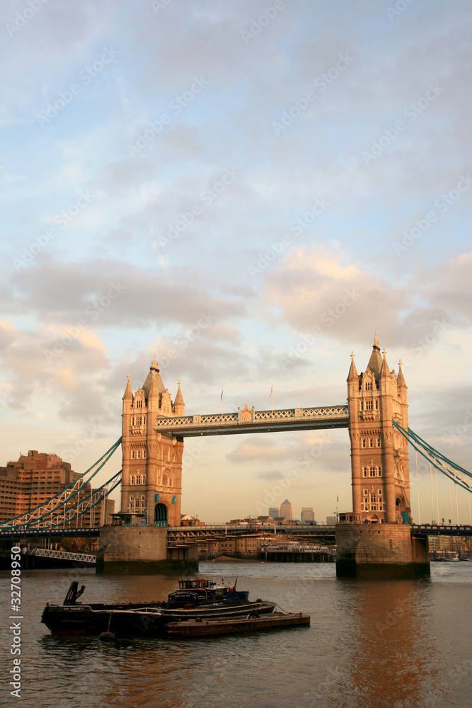 Obraz premium Tower Bridge at dusk