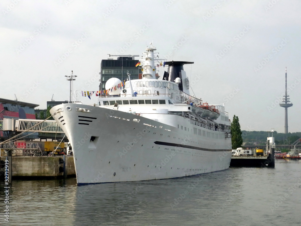 Oldie-Kreuzfahrtschiff