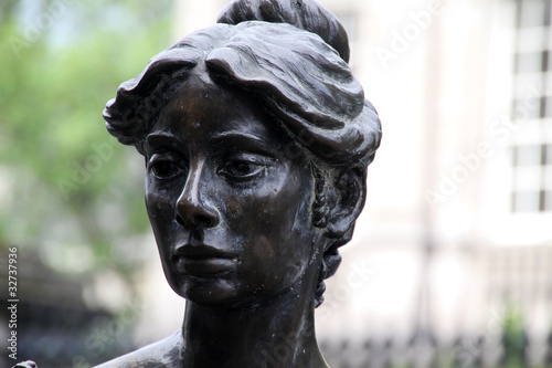 Statue of Molly Malone in Dublin, Ireland photo