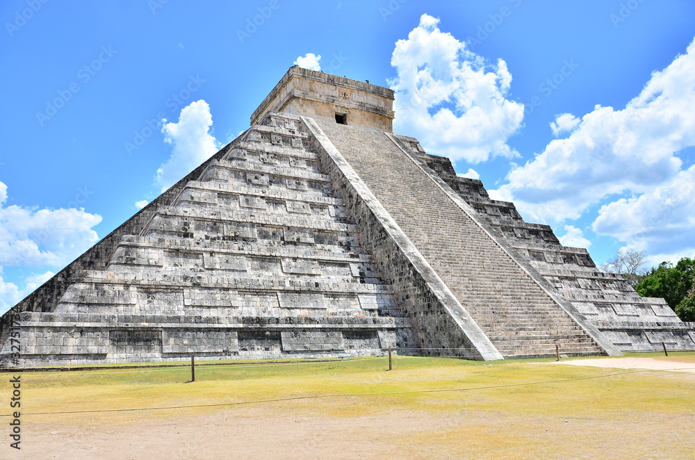 Chichen Itza, Mexico - El Castillo Chichen Itza, Mexico - El Castillo