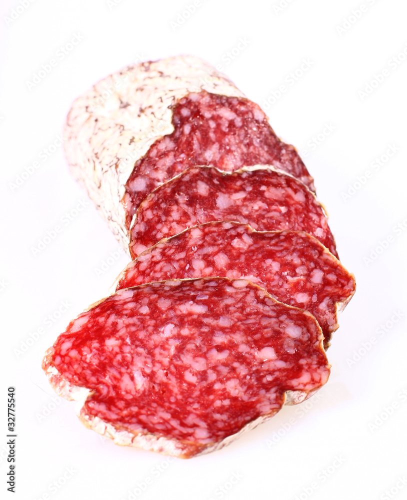 Salami aufgeschnitten vor weissem Hintergrund Salami aufgeschnitten vor weissem Hintergrund