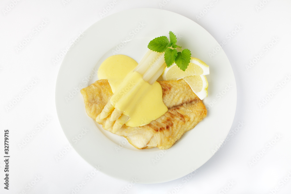 frischer Spargel mit Viktoriabarsch und Hollandaise frischer Spargel mit Viktoriabarsch und Hollandaise