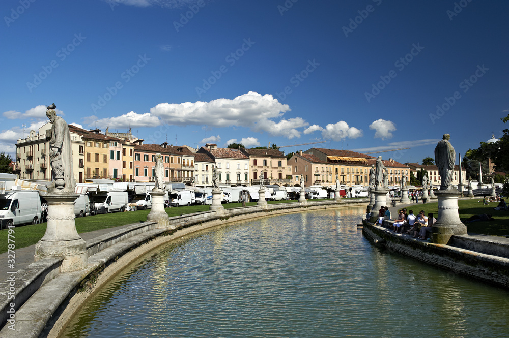 Fototapeta premium prato della valle