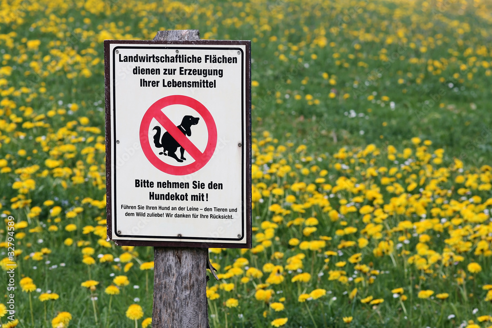 Verbotsschild in der Landwirtschaft Stock Photo | Adobe Stock