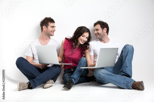 funny friends with laptops