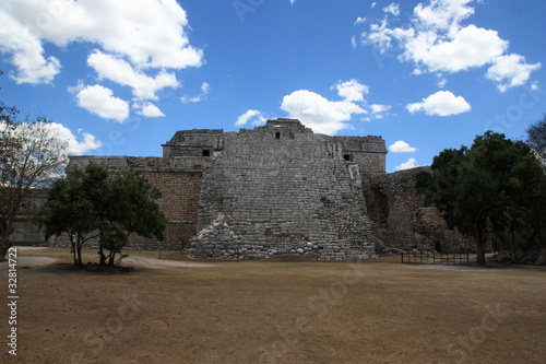 Chitchen Itza photo