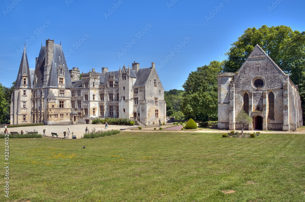 Fototapeta premium Château de Fontaine-Henry et sa chapelle