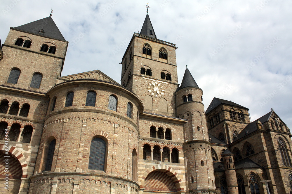 The St.Petrus Dom and the Liebefrauenkirche in Trier