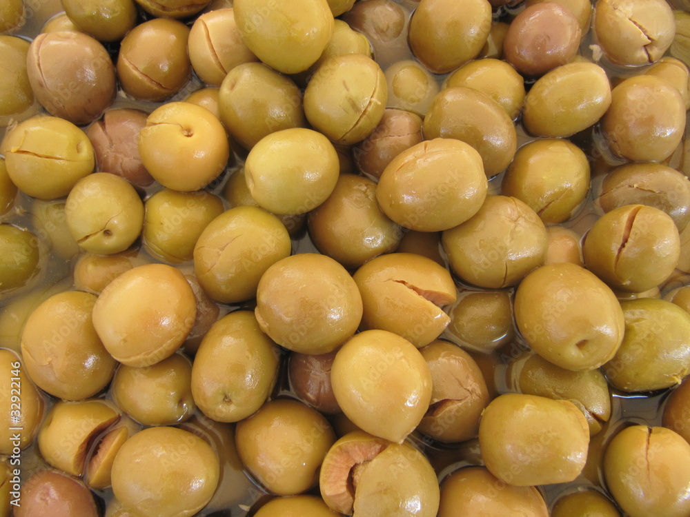 Aceitunas partidas aliñadas. Aceitunas partidas aliñadas.