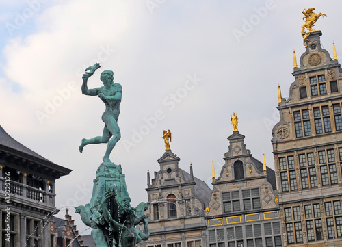 Antwerp, market place, Brabo statue and fountain © annavee