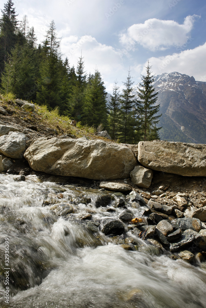 Bach im Gebirge StockFoto Adobe Stock