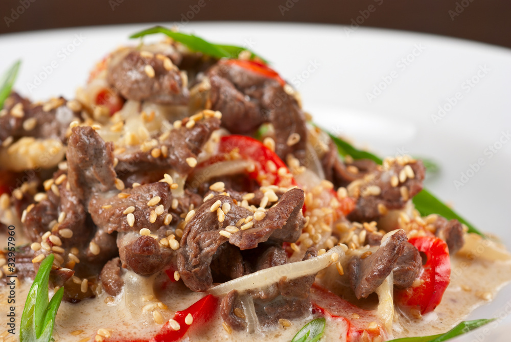 sliced beef roasted with vegetables sliced beef roasted with vegetables