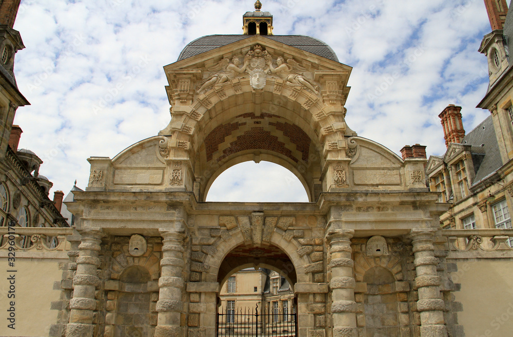 Porte du Baptistère - Chateau de fontainebleau - France