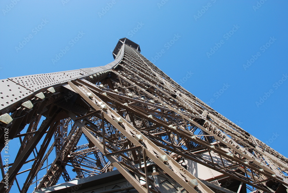 bout de tour Eiffel