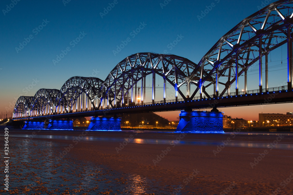 Fototapeta premium Railway bridge at night