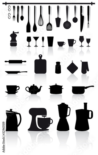 set di utensili, attrezzi, elettrodomestici e posate da cucina