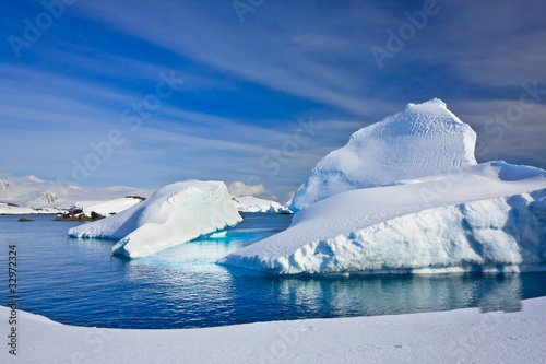 Canvas Print Icebergs in Antarctica