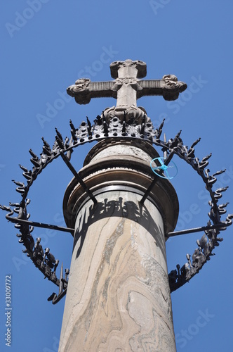 Kreuz auf dem Domplatz von Florenz