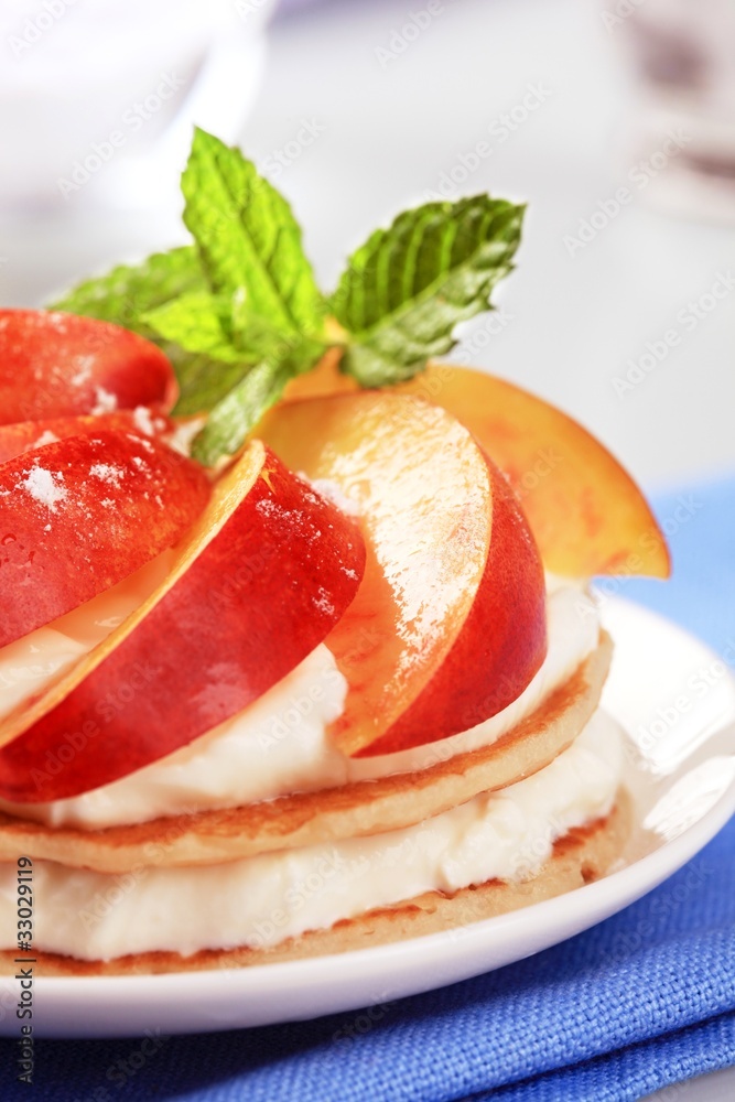 Pancakes with quark and fruit
