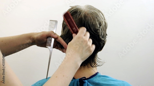 Creating a female haircut using carving comb