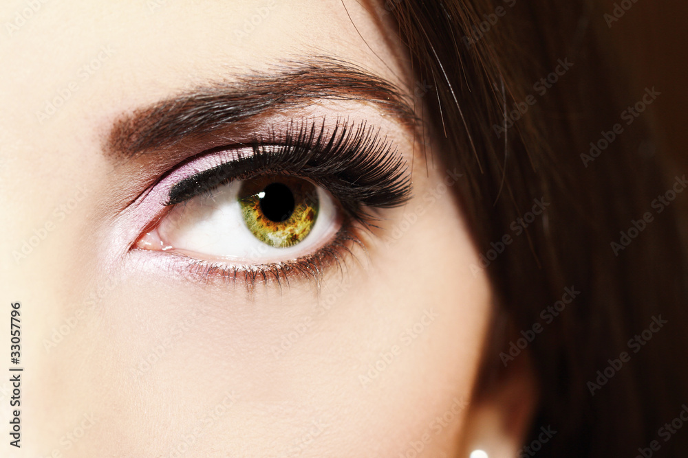woman eyes