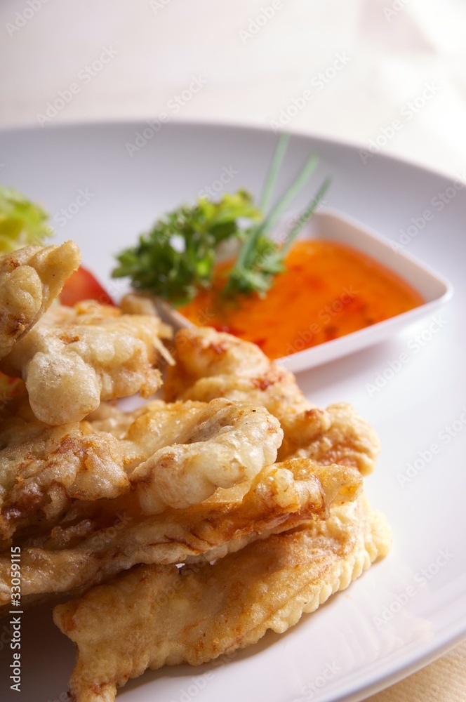 Gerbackene Hähnchenbrust mit süß-saurer Sauce Gerbackene Hähnchenbrust mit süß-saurer Sauce