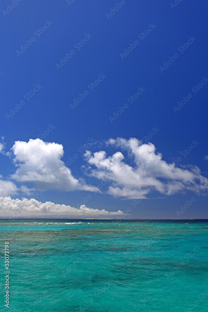 ナガンヌ島の美しい海と空