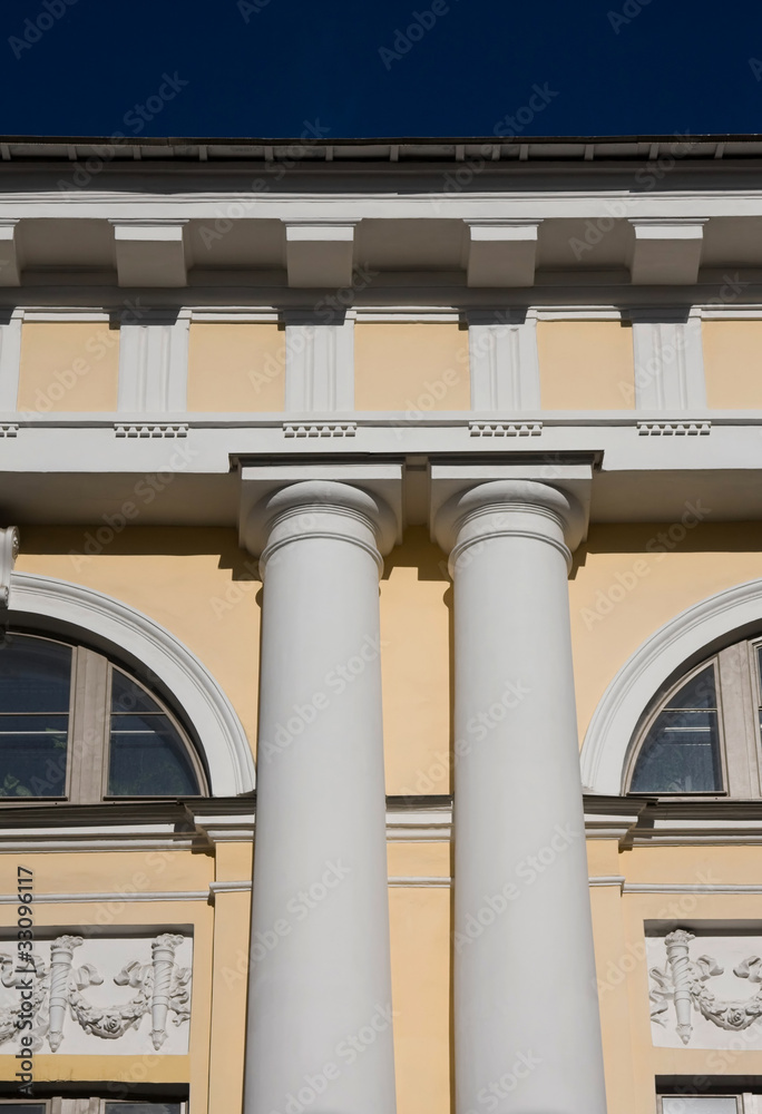 Obraz premium colonne di un palazzo a san pietroburgo