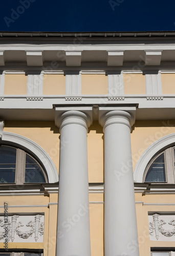 colonne di un palazzo a san pietroburgo