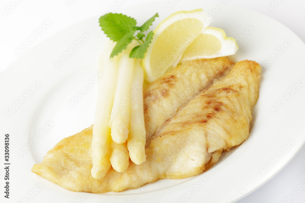 frischer Spargel mit Viktoriabarsch und Zitrone frischer Spargel mit Viktoriabarsch und Zitrone