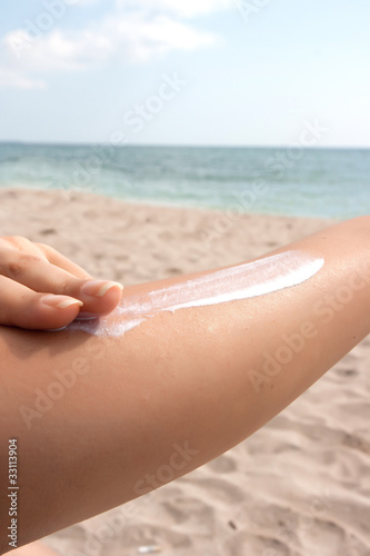 hand with sun cream