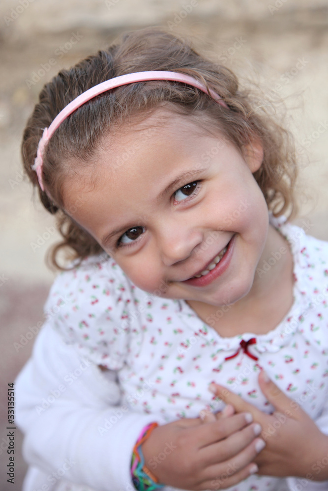 Tendre sourire d'une petite coquette #2 Tendre sourire d'une petite coquette #2