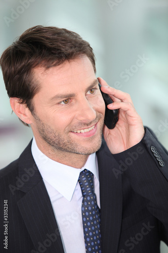 male answering, mobile-phone