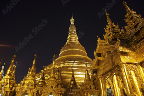 Swedagon Pagode in Yangon, Myanmar photo