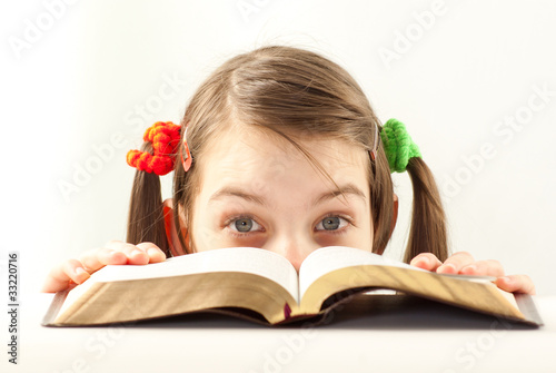 Obraz na płótnie Surprised teen girl with the Bible w salonie