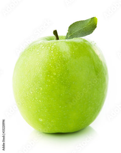 belle pomme verte sur fond blanc