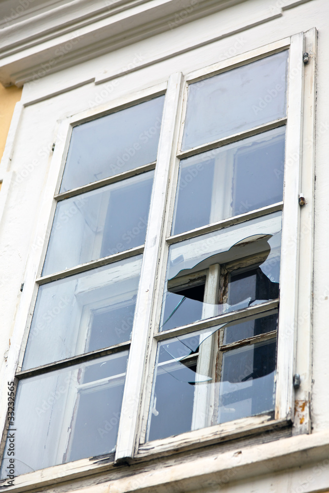 Kaputte Fensterscheibe Kaputte Fensterscheibe