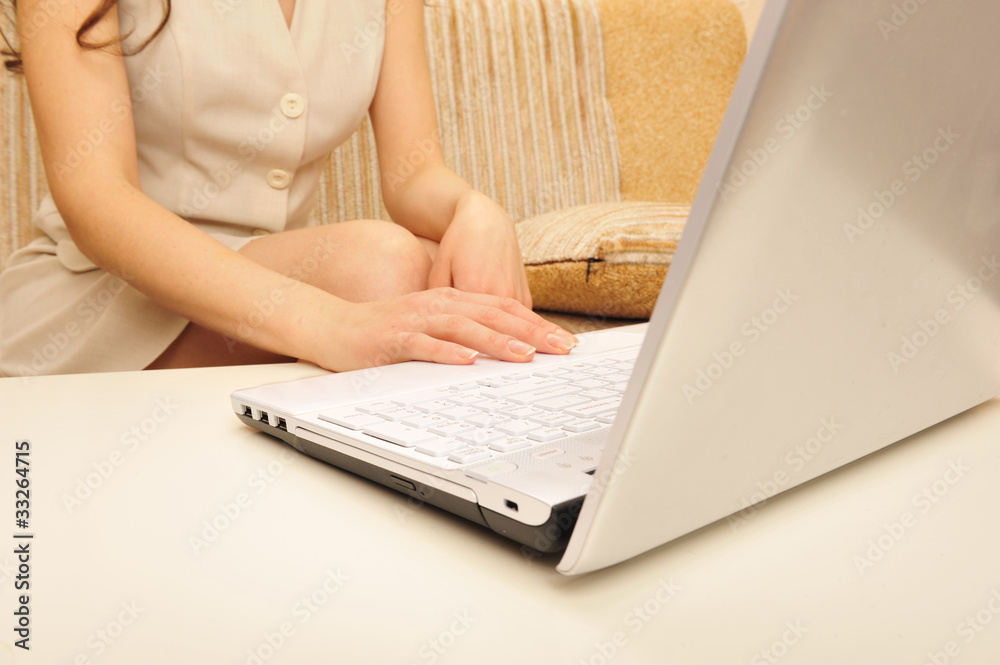 Naklejka premium Close-up of typing male hands