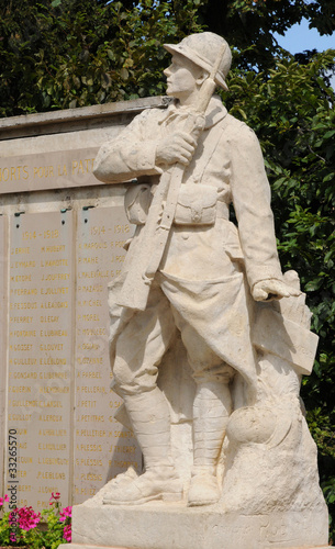 monument aux morts aux Mureaux photo