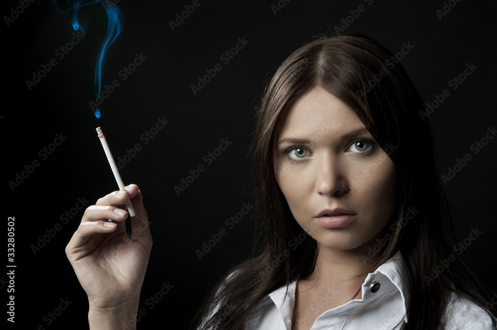 Obraz premium Girl with a cigar in a hand