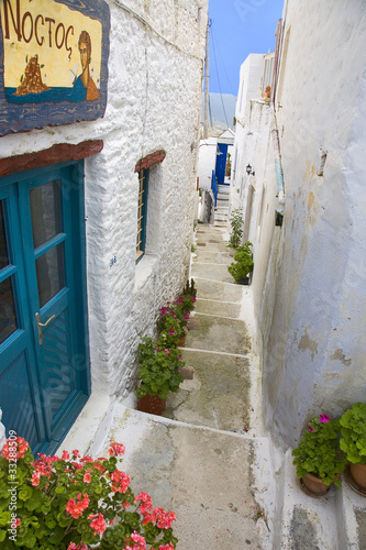 grèce; cyclades; amorgos : village de chora, ruelle