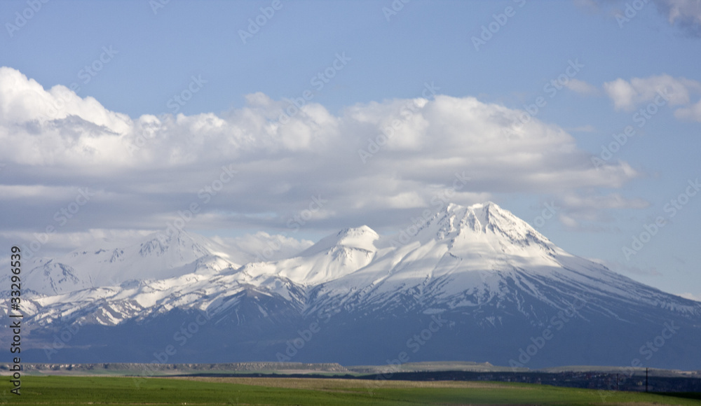 Fototapeta premium Cappadocia - vulcano innevato