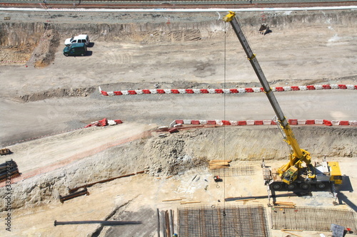 grua en obras photo