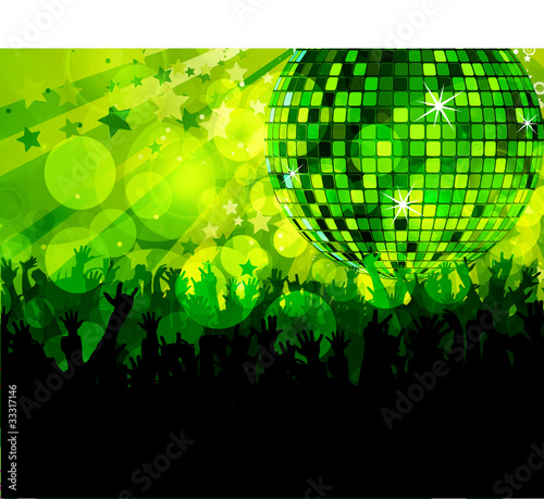 Discothek mit Fans in grünem Licht
