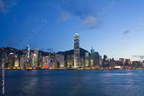 Hong Kong harbour at night © Jess Yu