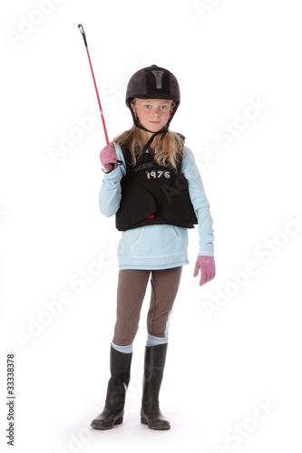 fillette de 9 ans en costume d'équitation